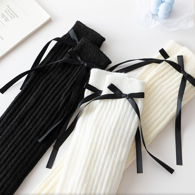 Японские черно -белые носки Японские черно -белые носки